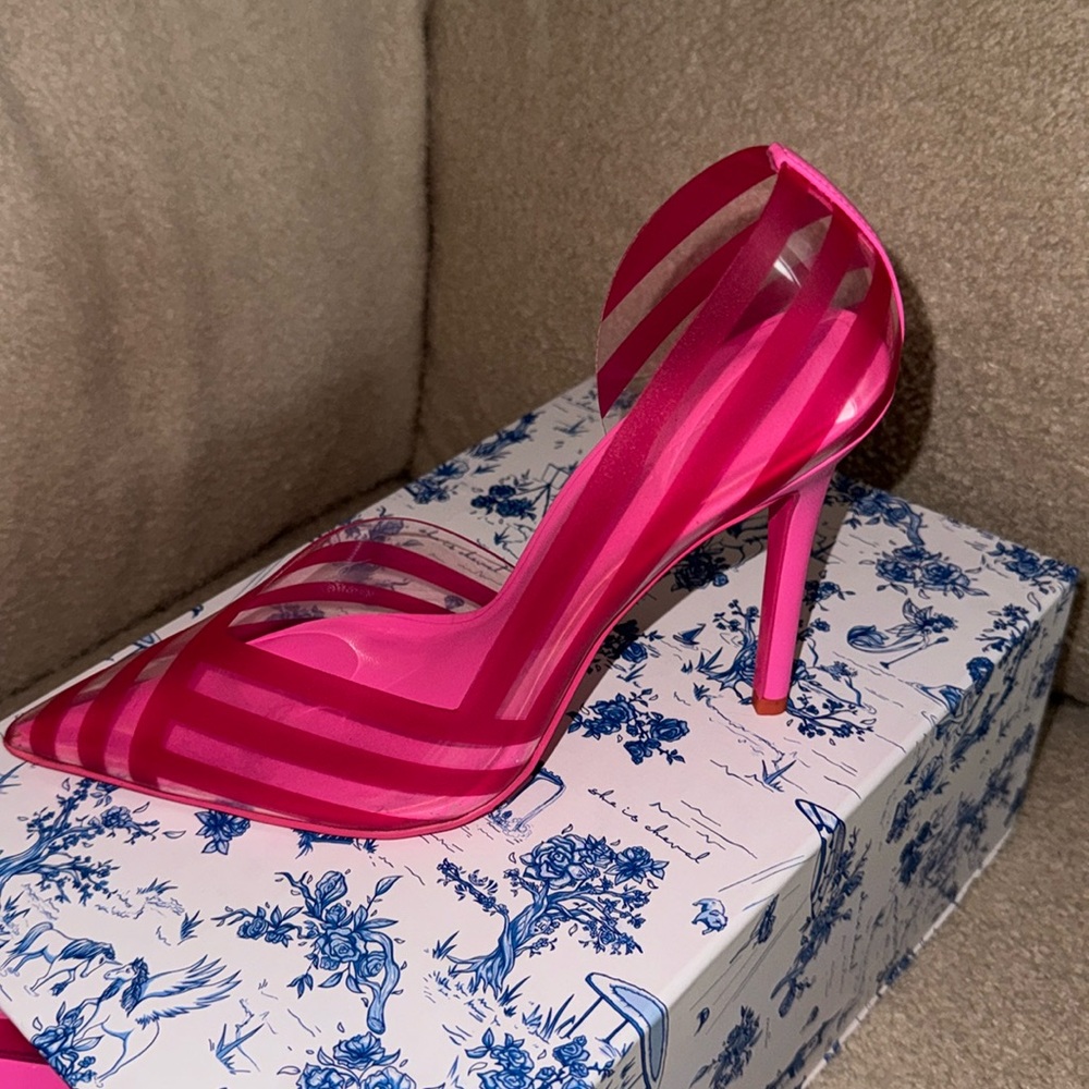 Simpre Vive Heels New In Box